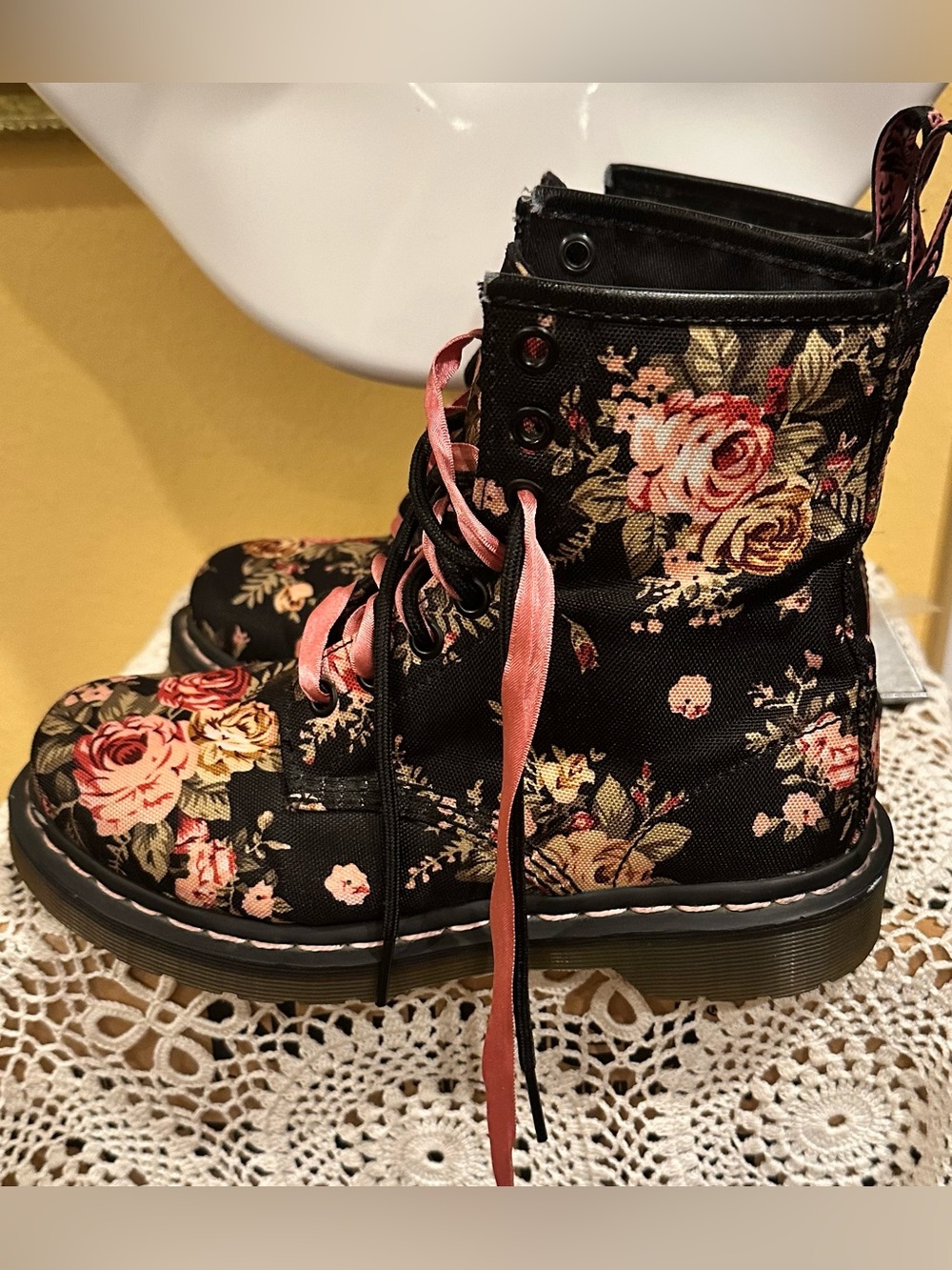Dr. Martens 11821 Victorian Flowers Floral Canvas Boots Docs Black Pink High 6 - Picture 2 of 5